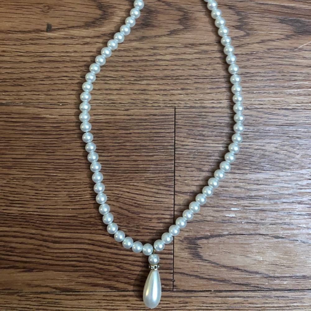 Pearl necklace with “rain” drop pearl 16”